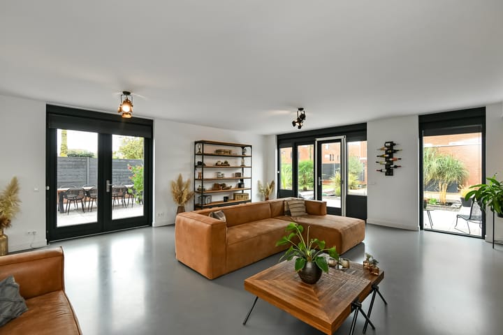 Foto 7 van Regenboog 231