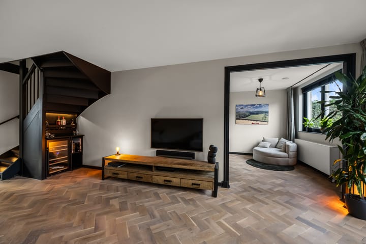 Photo 4 of Zwarte Ring 137