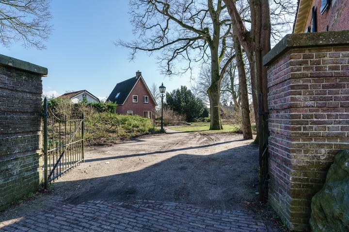 Photo 19 of Burgemeester van den Boschstraat 44-F