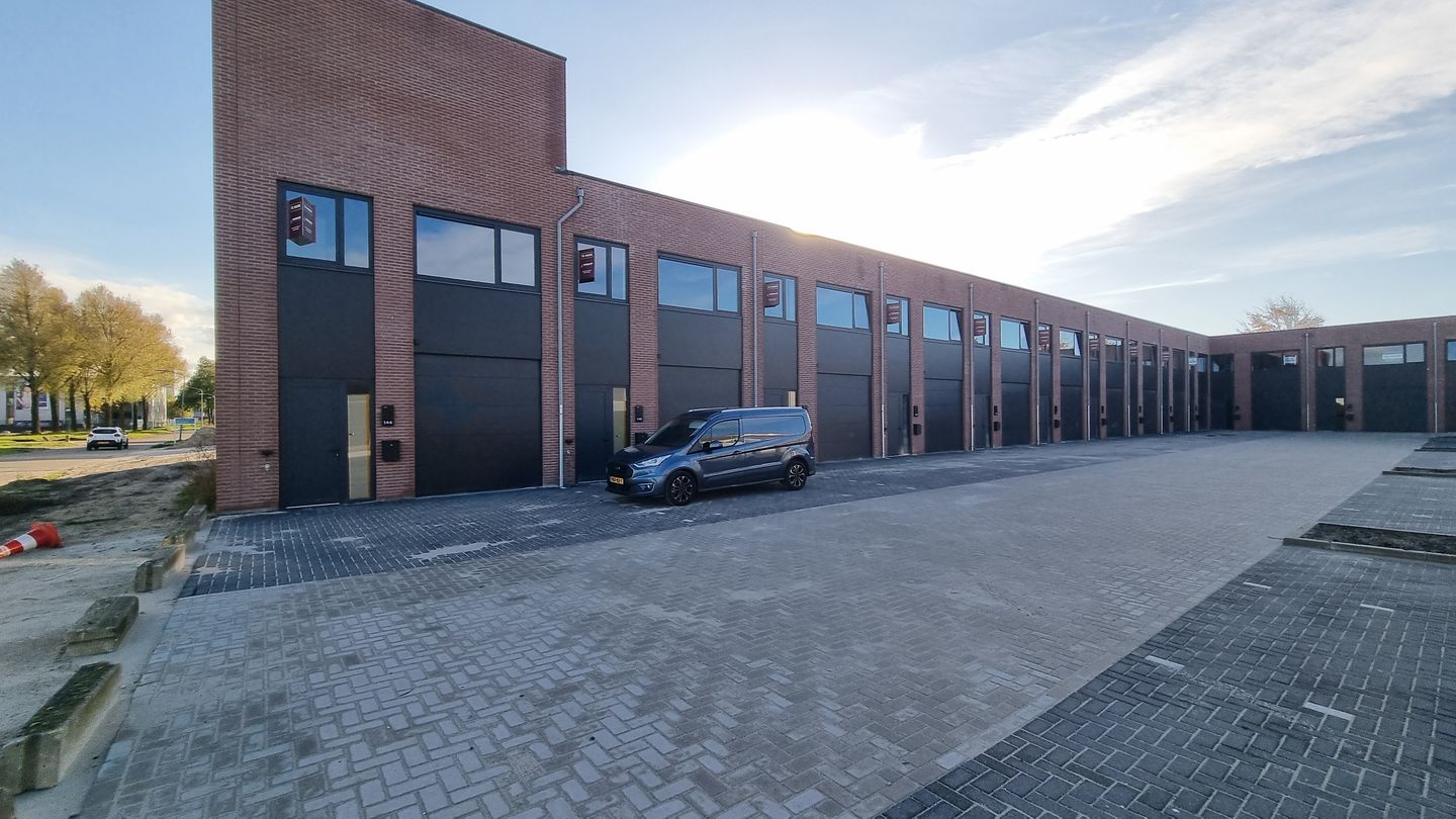 View photo 3 of Markerkant 13 146