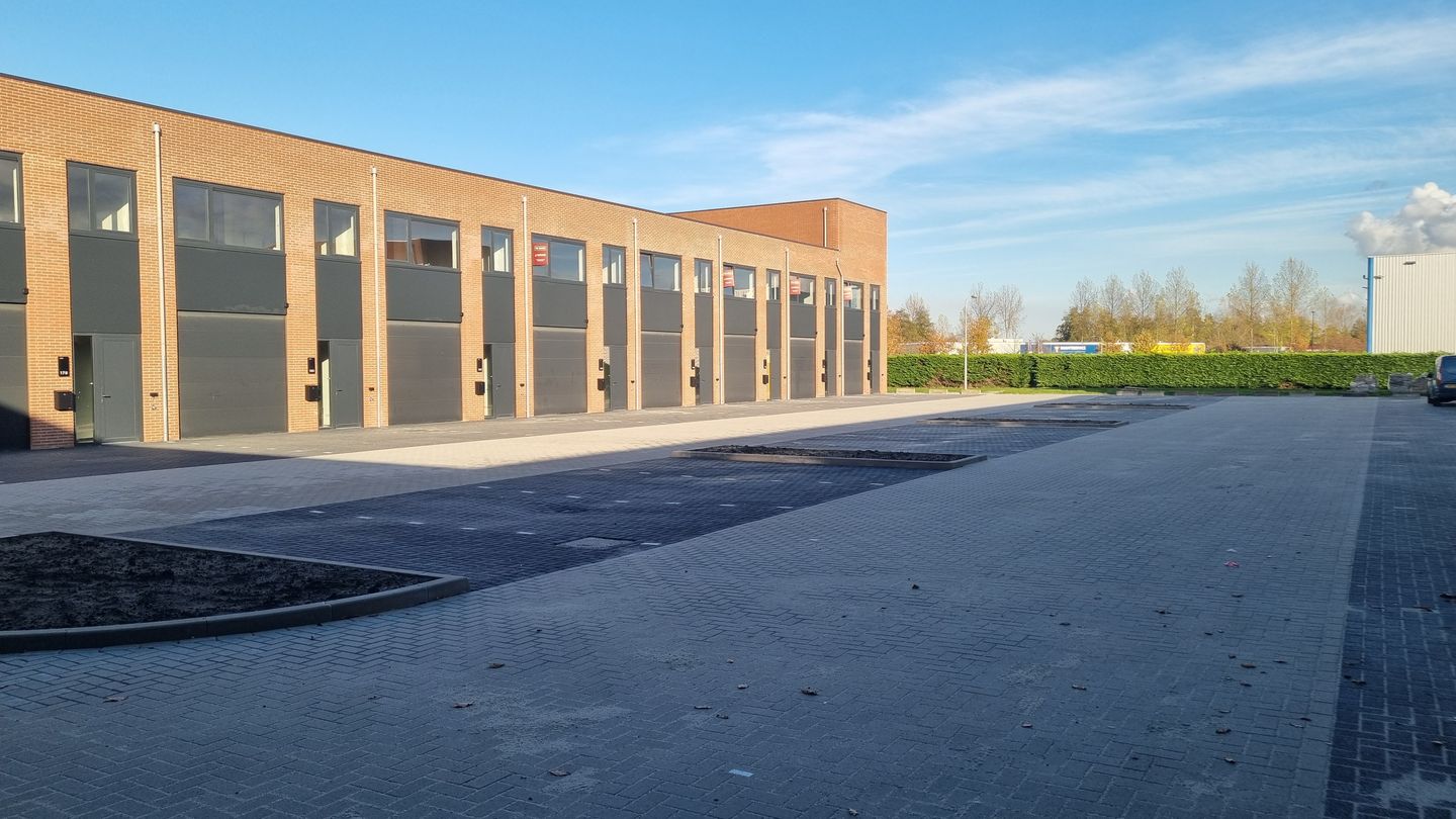 View photo 2 of Markerkant 13 146