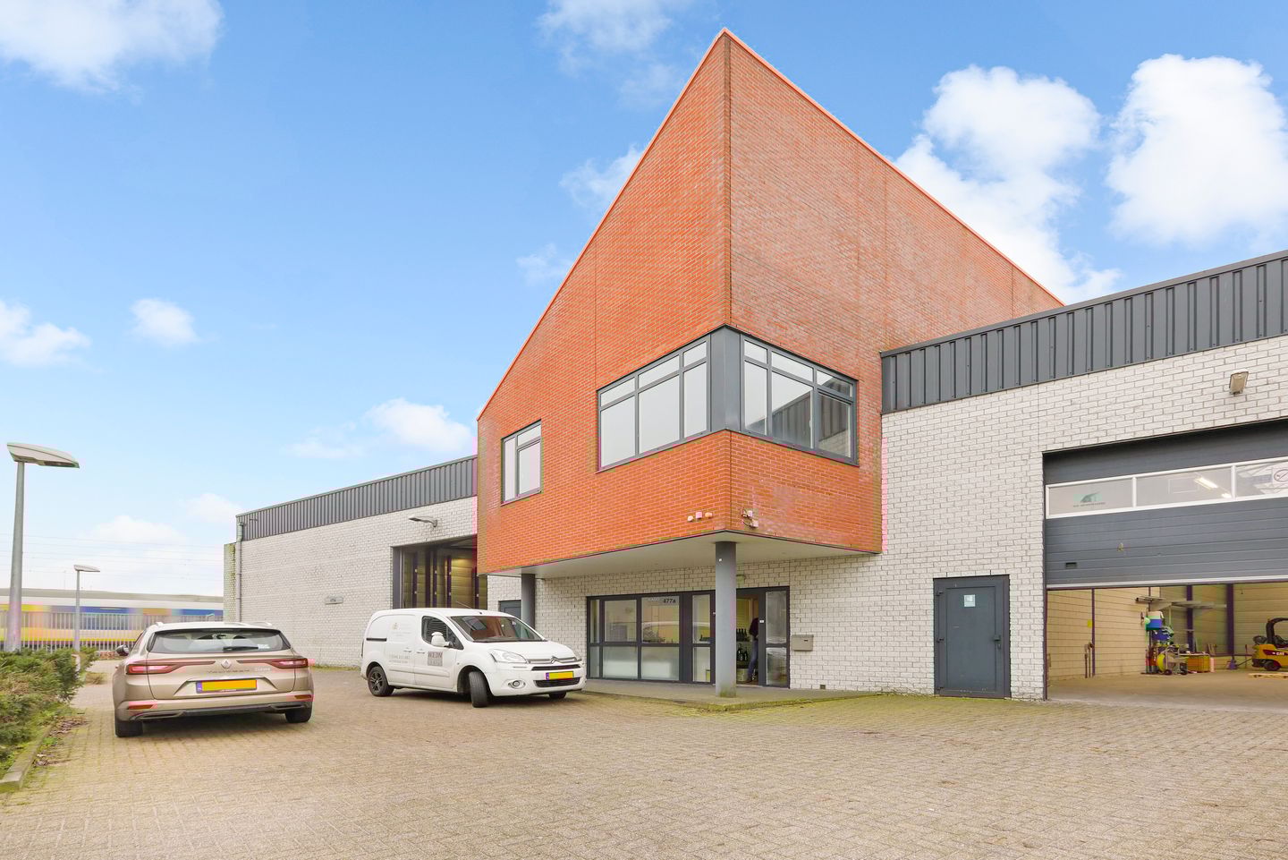 View photo 1 of Koningin Wilhelminaweg 477