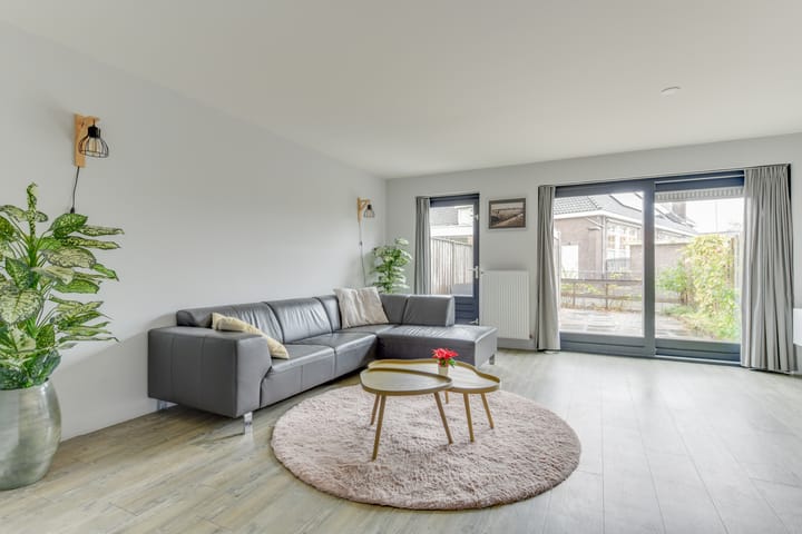 Photo 2 of Roodeswerf 4