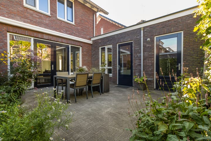 Foto 32 van Notaris van Puttenstraat 12