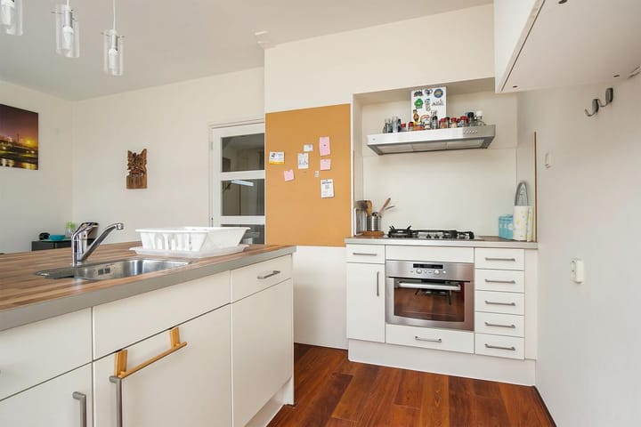 Photo 4 of Paulinastraat 42