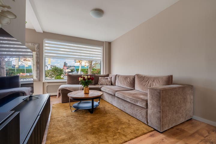 Photo 3 of Alblasstraat 2