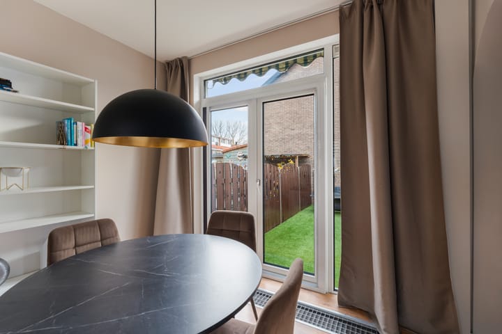 Photo 18 of Alblasstraat 2