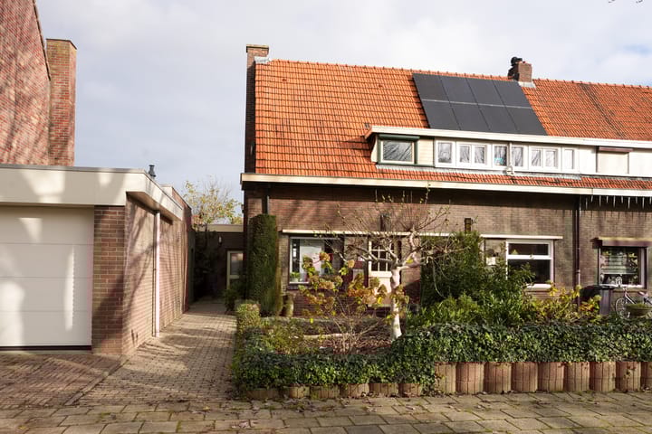 Foto 25 van Esdoornstraat 17