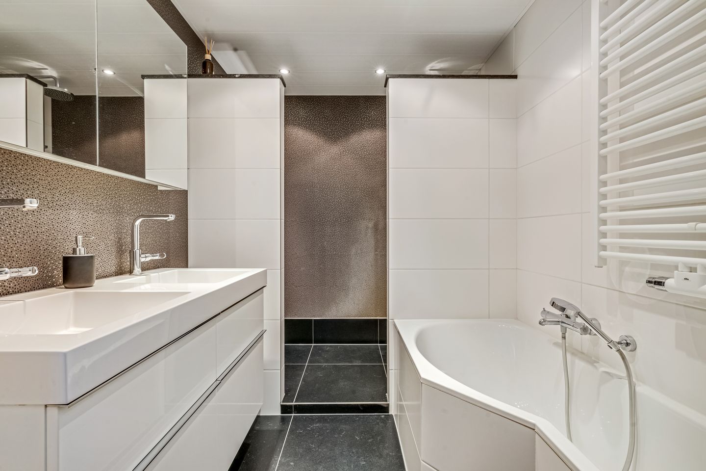 Foto 19 van Burgemeester van Dijkeplein 110