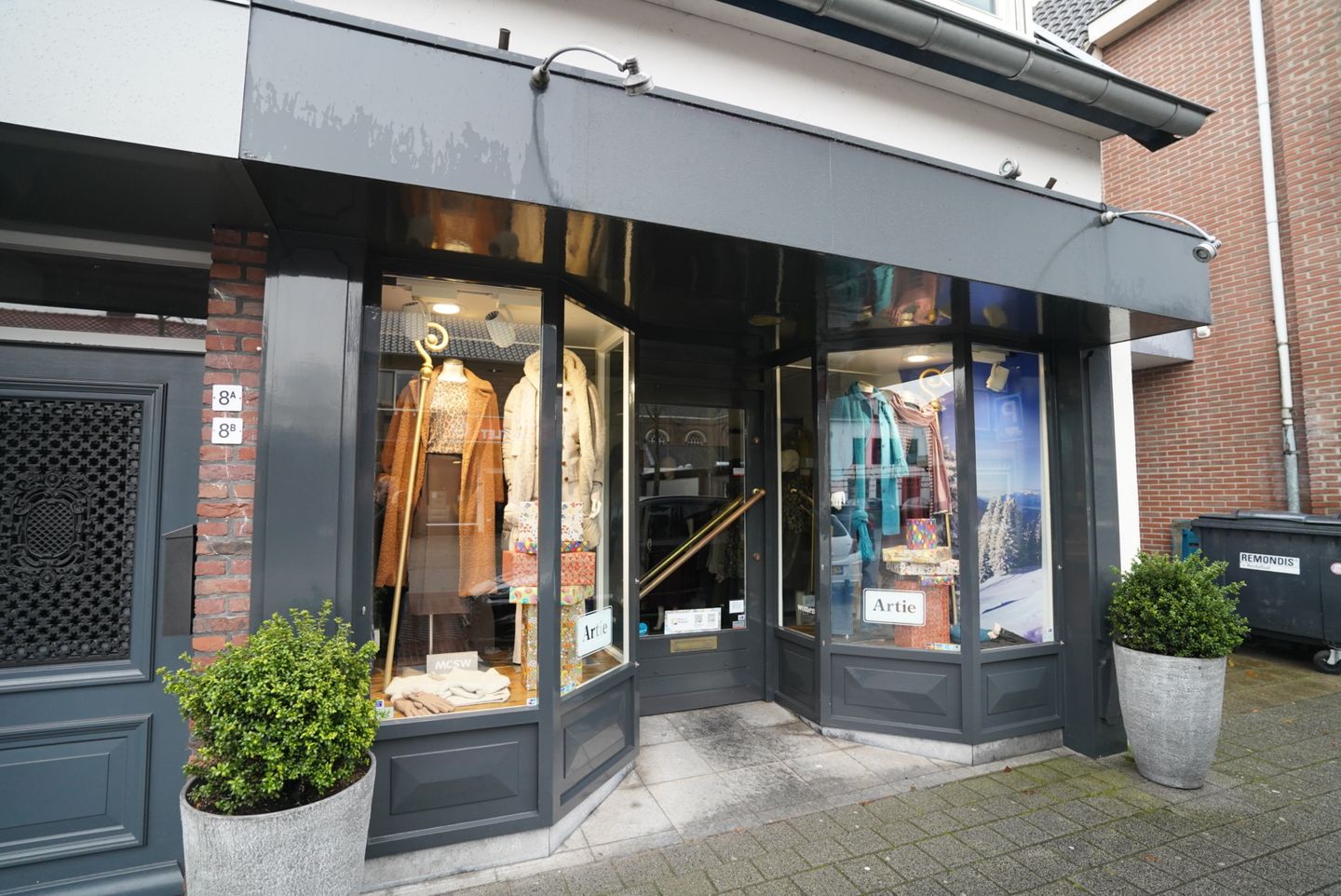 View photo 1 of Laan 8