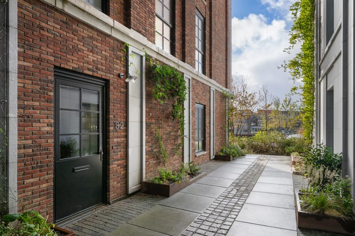 Photo 3 of Abraham Tuschinskistraat 82