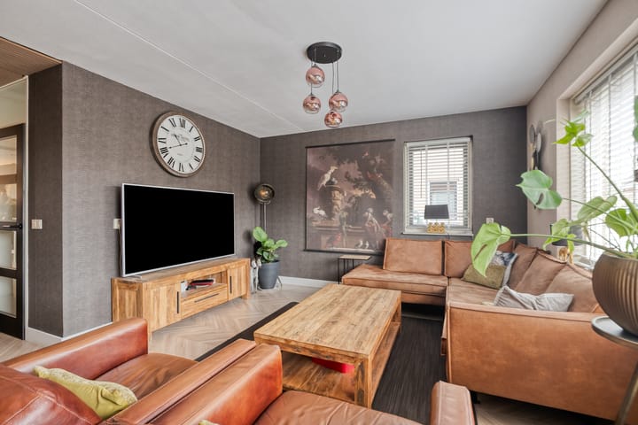 Photo 4 of Ganzerik 11