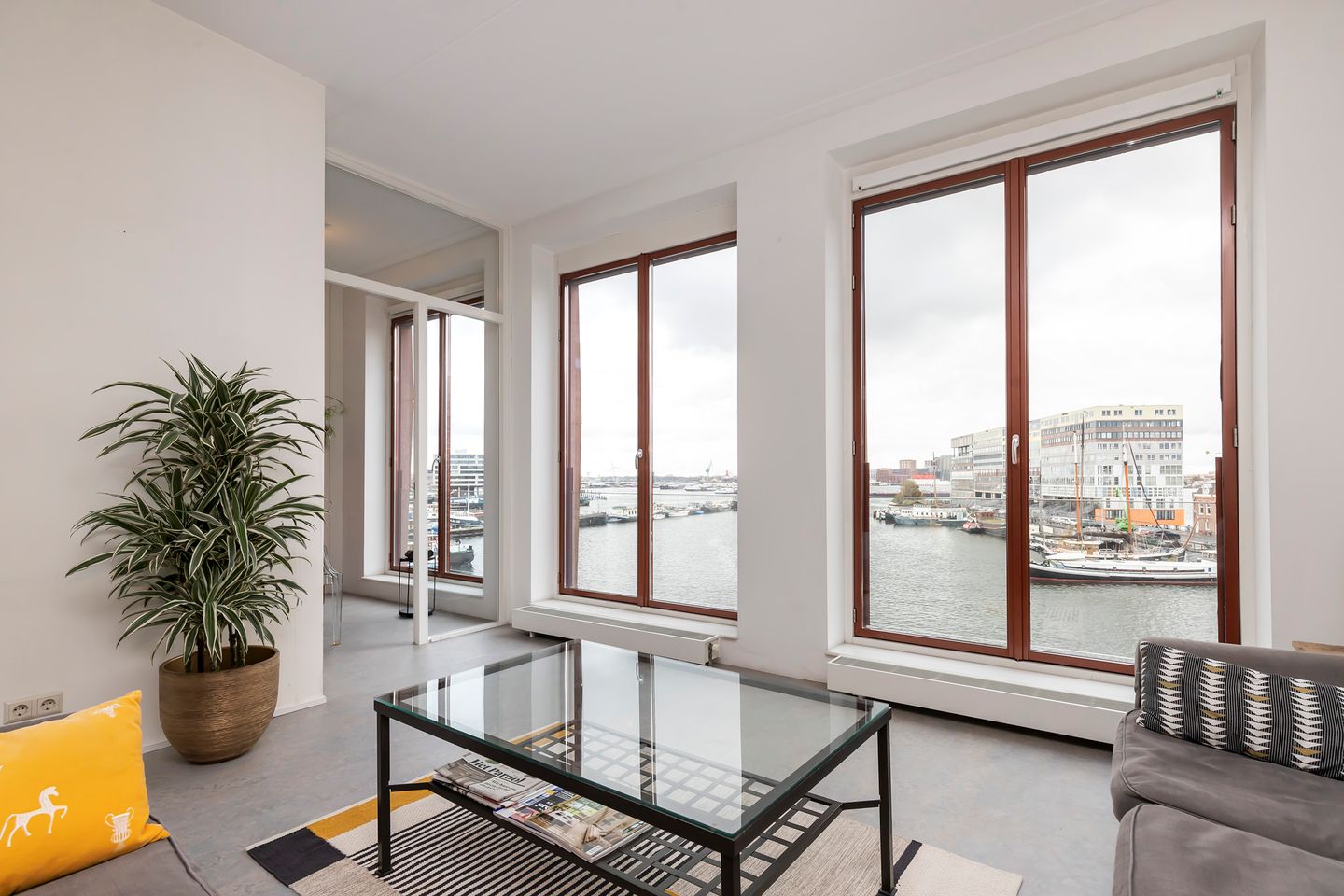 Foto 1 van Barentszplein 6-R