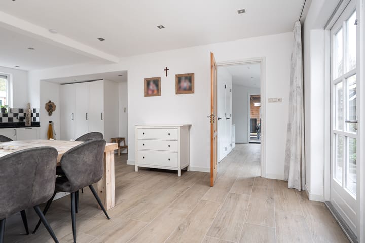 Photo 18 of Van Akenwei 20