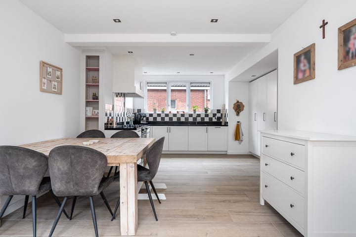 Photo 19 of Van Akenwei 20