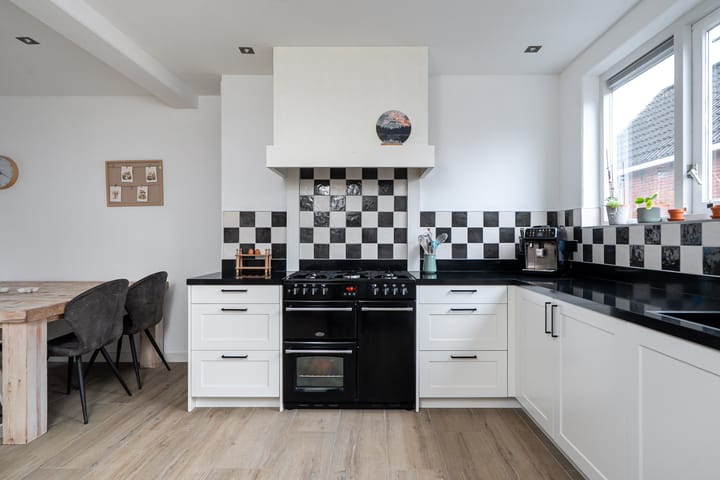 Photo 22 of Van Akenwei 20