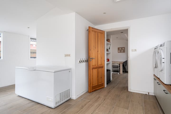 Photo 24 of Van Akenwei 20