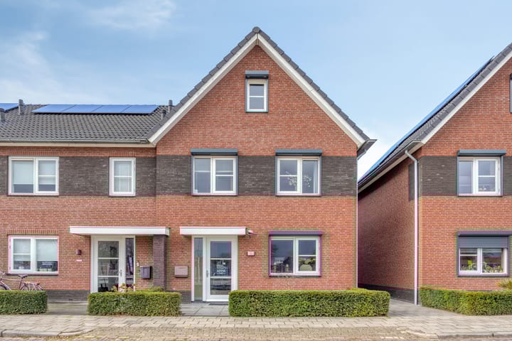 Photo 2 of Ds. de Geusstraat 17