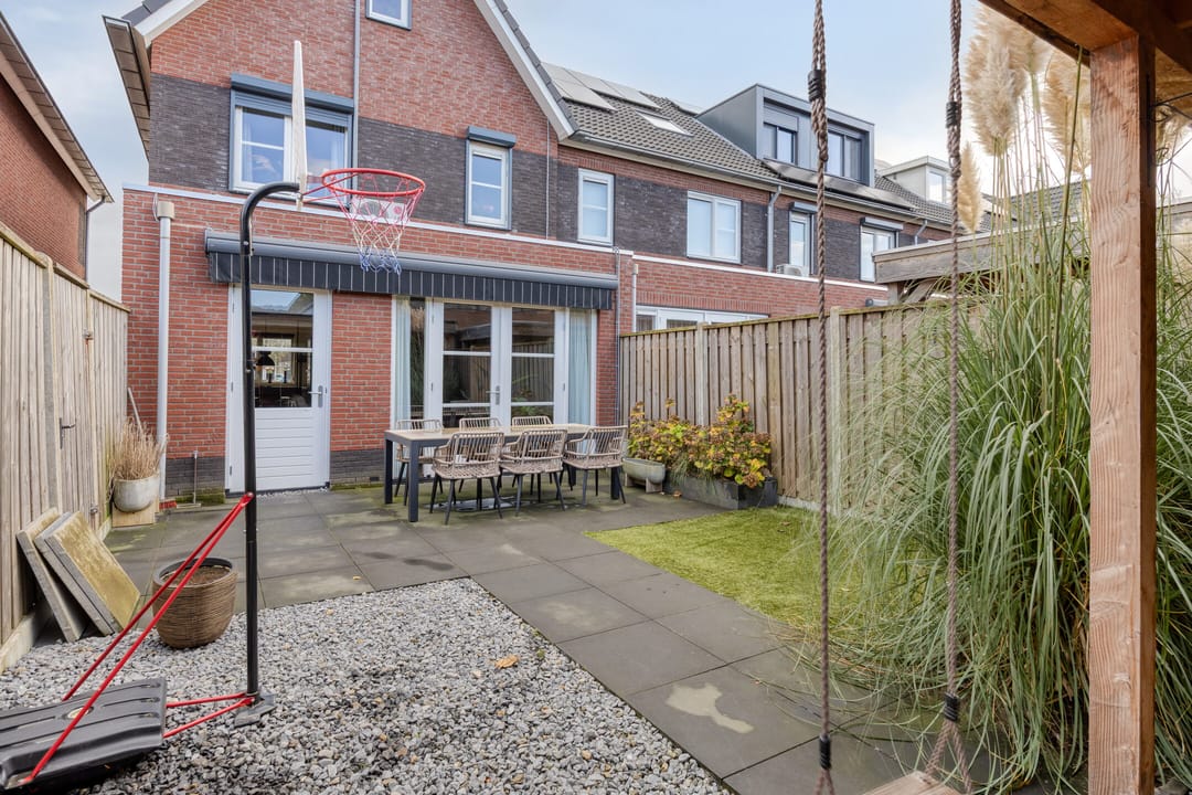 Photo 28 of Ds. de Geusstraat 17