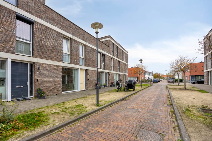 Photo 24 of Anton Mauvelaan 32