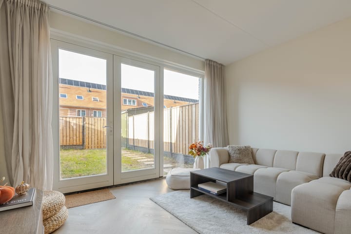 Photo 2 of Warmoldstraat 51-B