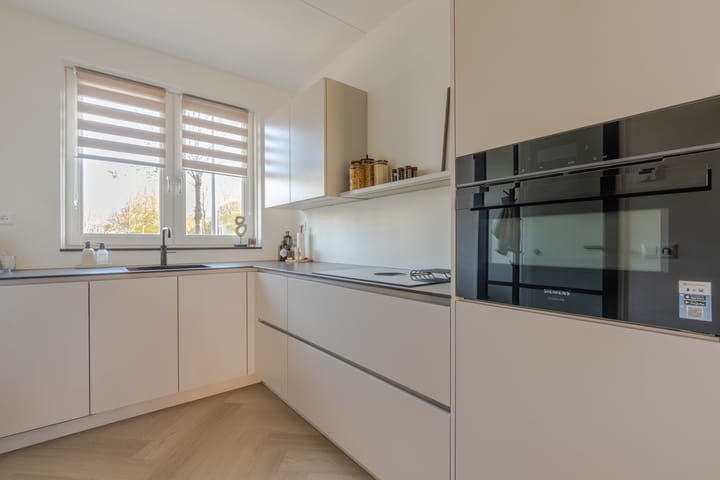 Photo 4 of Warmoldstraat 51-B