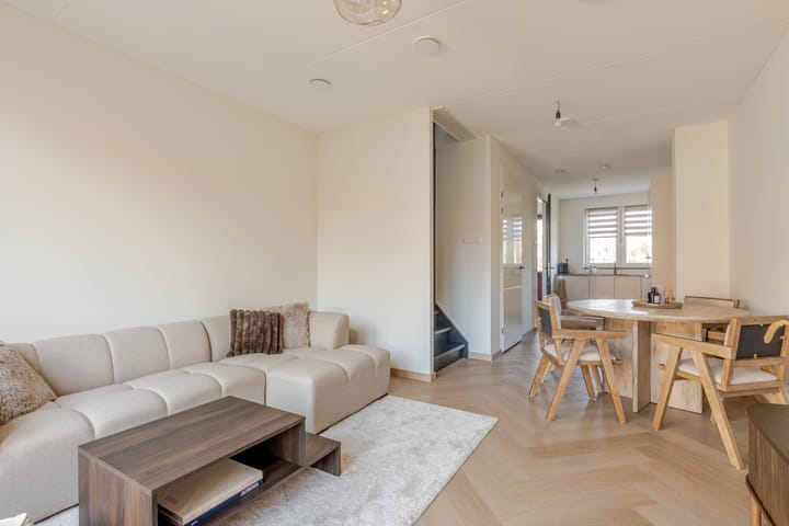 Foto 10 van Warmoldstraat 51-B