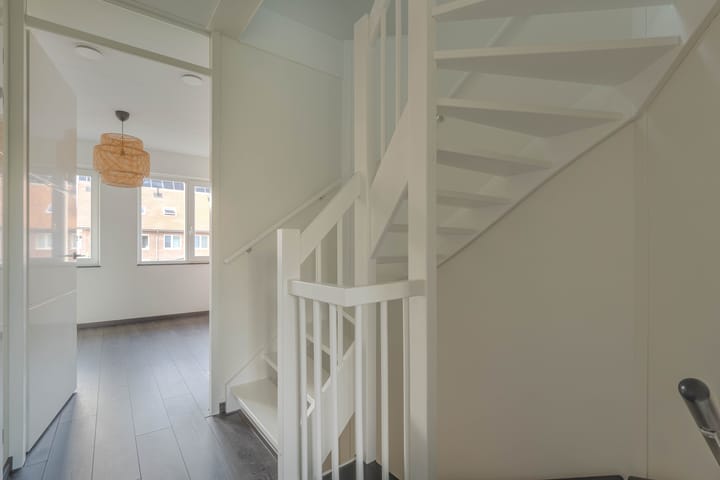 Foto 18 van Warmoldstraat 51-B