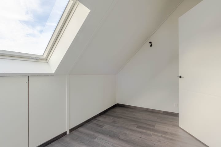 Foto 28 van Warmoldstraat 51-B