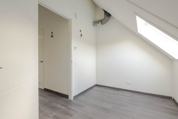 Foto 29 van Warmoldstraat 51-B