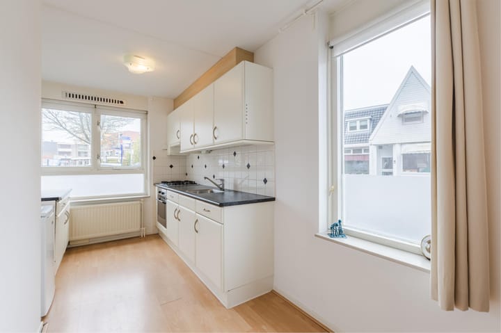 Photo 2 of Stationsweg 1