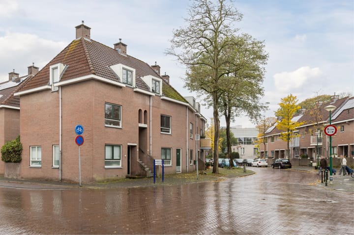 Photo 7 of Stationsweg 1