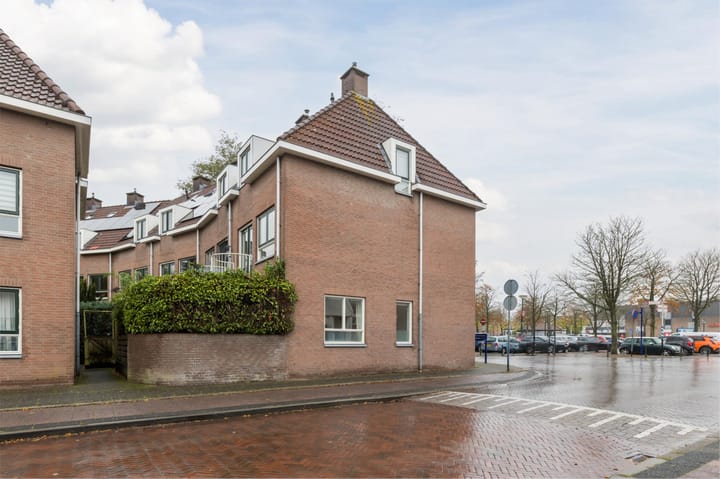 Photo 44 of Stationsweg 1