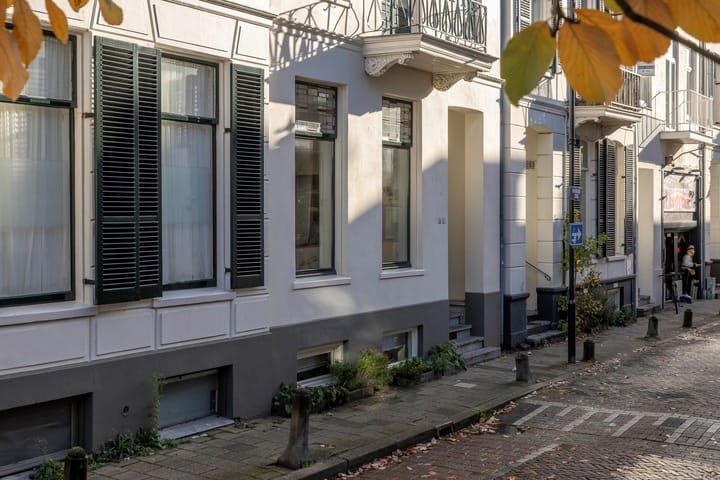Photo 6 of Driekoningenstraat 15