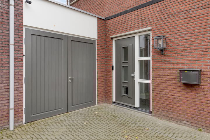 Photo 6 of Meikers 15