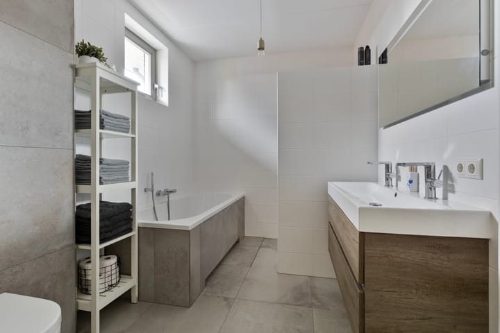 Photo 4 of Meikers 15