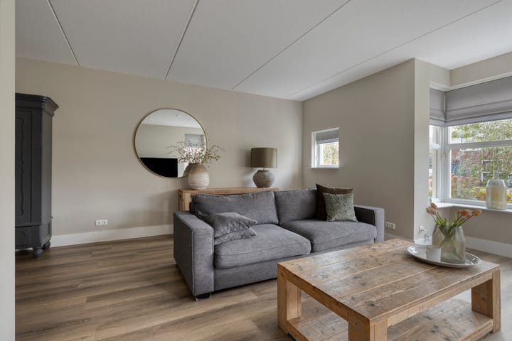 Photo 11 of Meikers 15