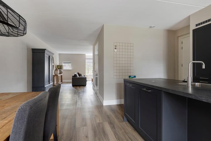 Photo 18 of Meikers 15