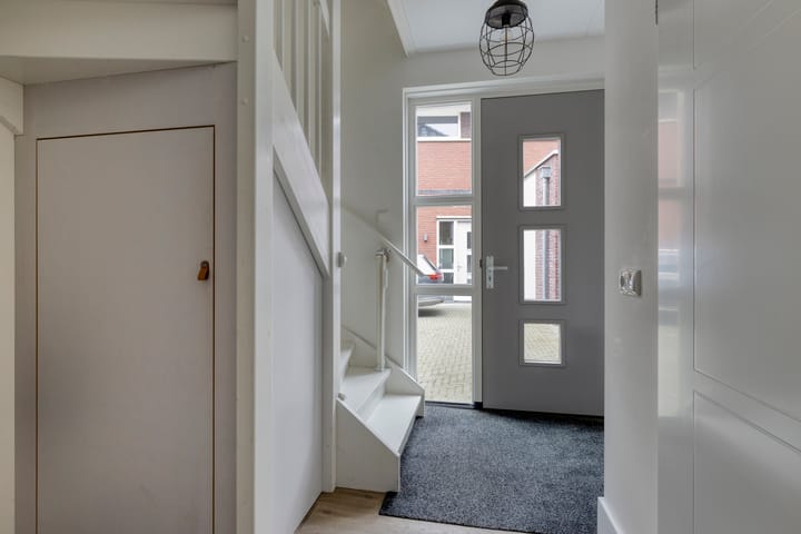 Photo 7 of Meikers 15