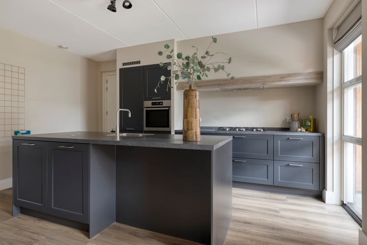 Photo 17 of Meikers 15