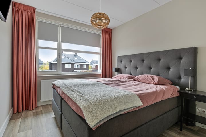 Photo 28 of Meikers 15