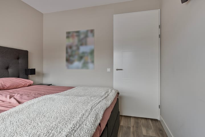 Photo 29 of Meikers 15