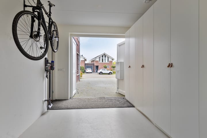 Photo 23 of Meikers 15