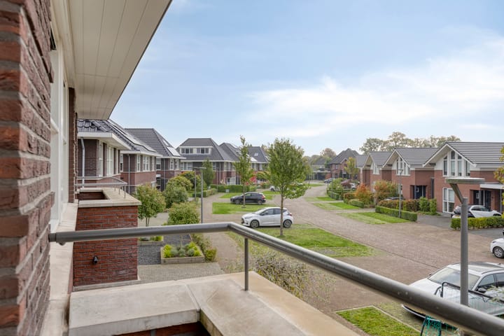 Photo 38 of Meikers 15