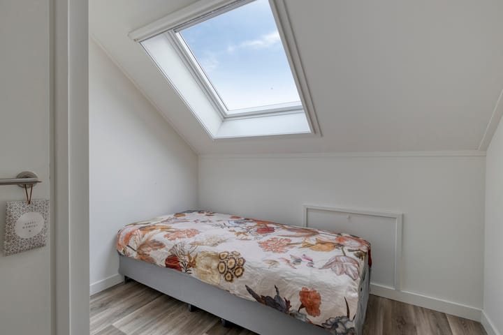 Photo 39 of Meikers 15