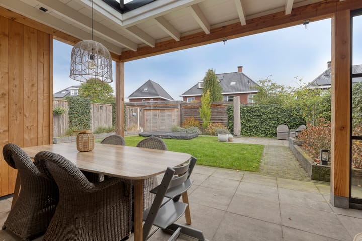 Photo 43 of Meikers 15