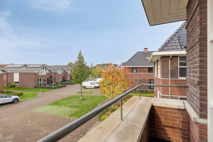 Photo 37 of Meikers 15