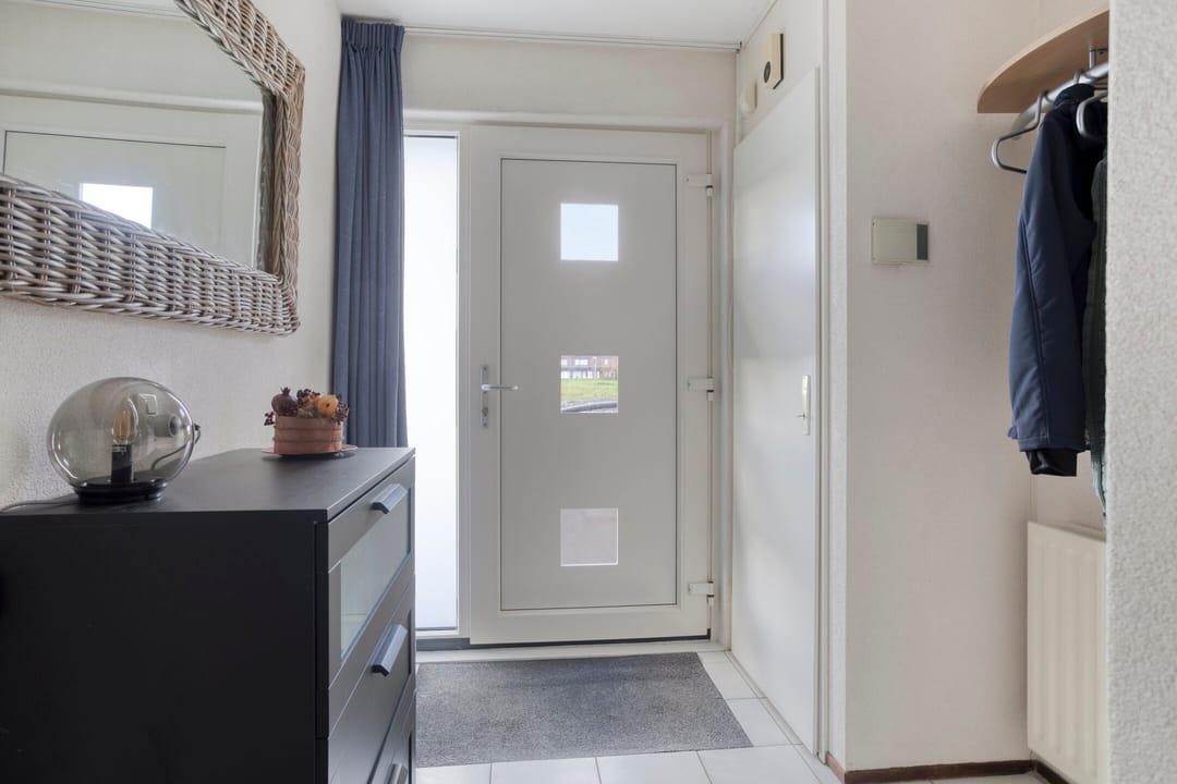 Photo 8 of Natalie Barneykade 32