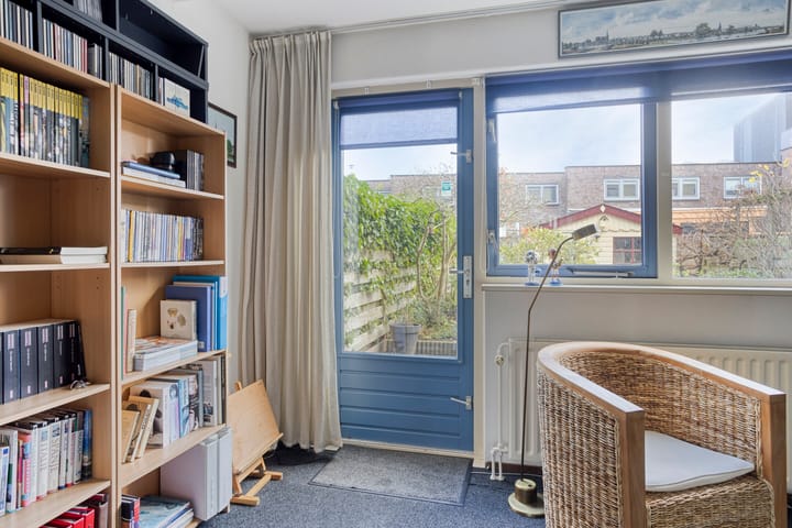 Photo 12 of Natalie Barneykade 32