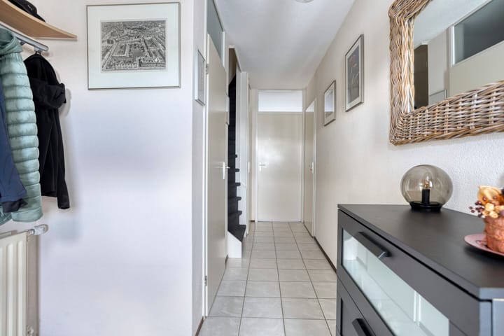 Photo 9 of Natalie Barneykade 32